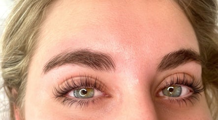 Lash Lounge Nine image 3