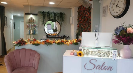 Salon 102 Ltd