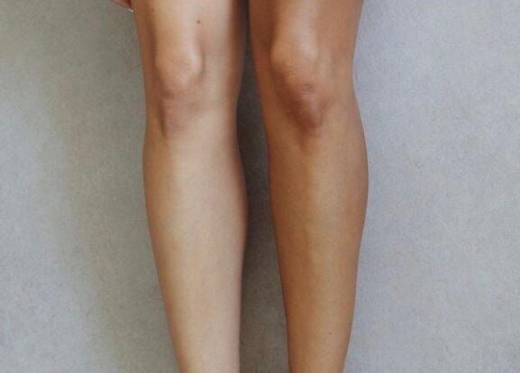 Comparison of tanned and untanned legs at Bare Tan Spray Tanning in Jeffreys Bay, Eastern Cape, ZA.