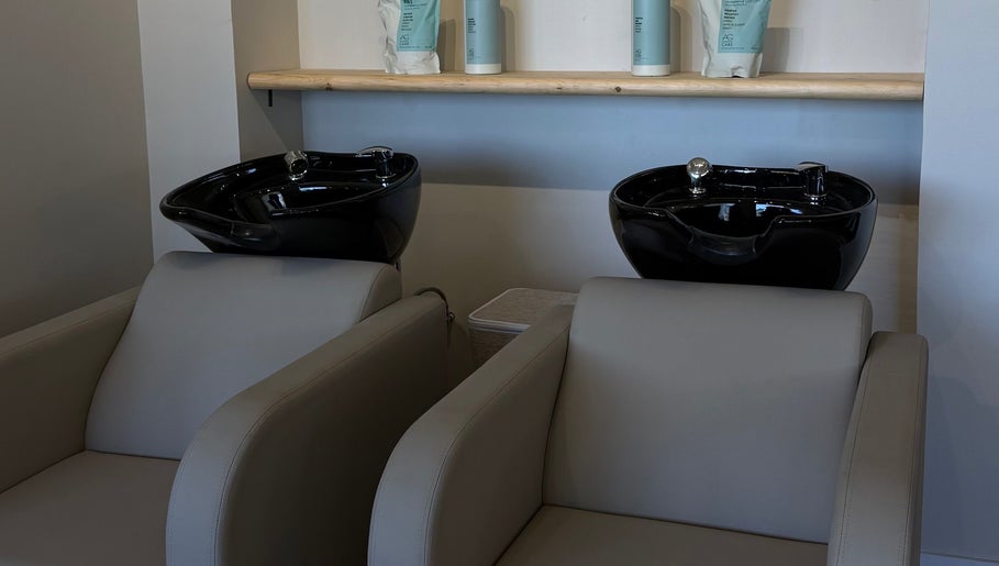 Luxurious wash stations at CAZA STUDIO, Mont-royal, Québec, CA, offering premium beauty services.