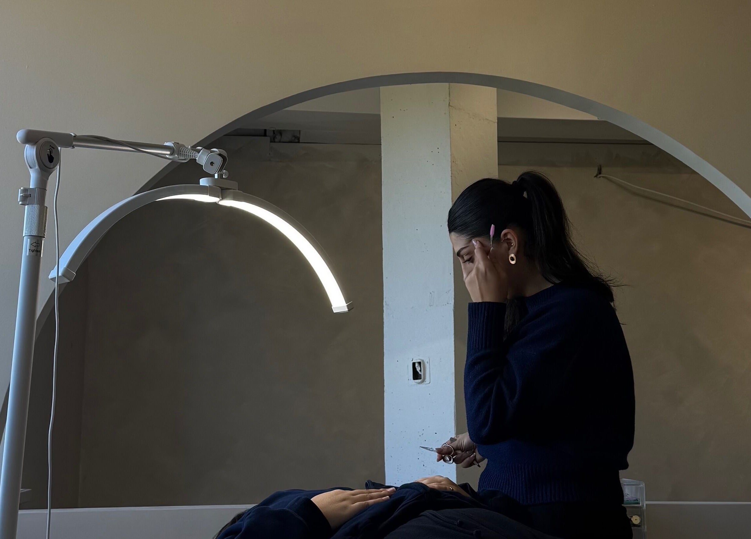 Aesthetic eyebrow grooming at CAZA STUDIO, Mont-royal, Québec, CA under sleek lighting.
