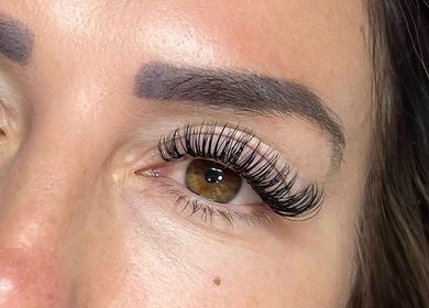 Close-up of flawless eyelash extensions at Saisma Beauty in Bournemouth, England, GB.