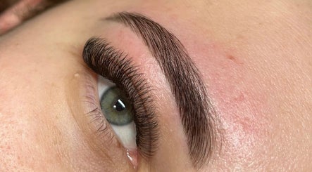 Perfectly shaped eyebrow showcasing beauty treatment at KC Beautee, Eastlakes, New South Wales, AU.