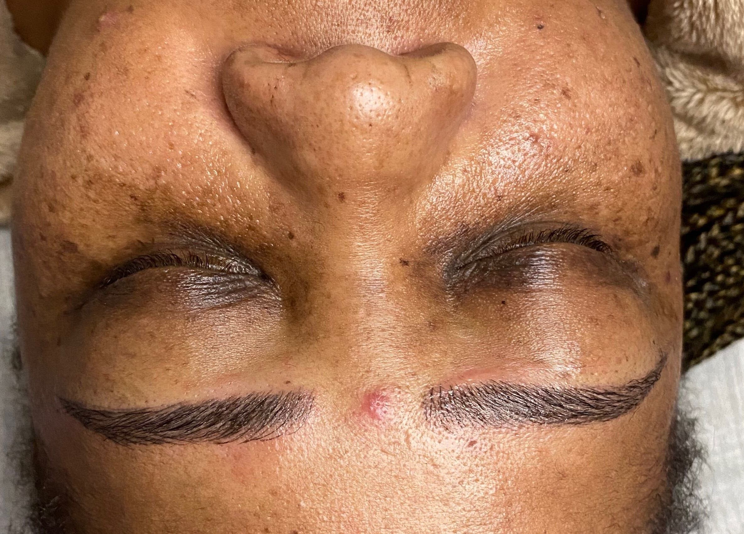 Perfectly shaped eyebrows at Browed by Pat, Johannesburg, Gauteng, ZA, showcasing expert beauty services.
