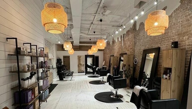 Reyna Hair Studio and Spa изображение 1