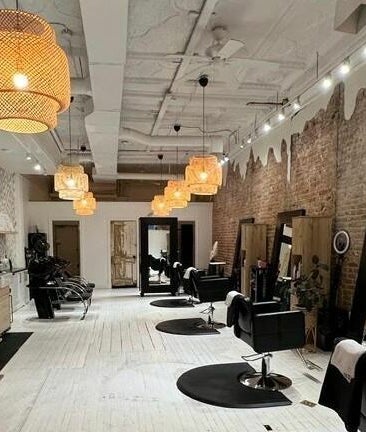 Reyna Hair Studio and Spa Bild 2