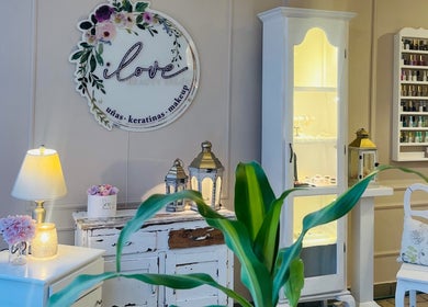 Interior acogedor de Ilove Salon en Chihuahua, Chihuahua, MX, con decoración rústica y elegante.