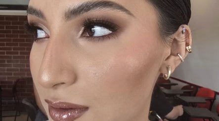 Close-up de maquillaje elegante en Ilove Salon, Chihuahua, Chihuahua, MX. Resalta ojos y labios.