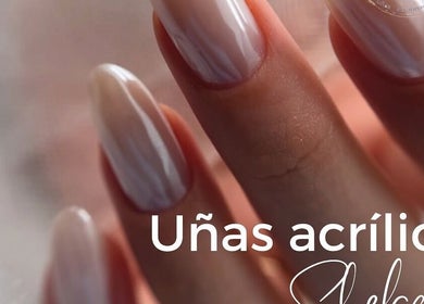 Uñas de acrílico elegantes en Ilove Salon, Chihuahua, Chihuahua, MX.