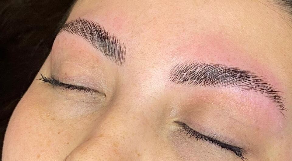 Modelado de cejas en Woman Secret Studio, Santiago, Región Metropolitana, CL.