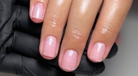 Studio Pink image 3