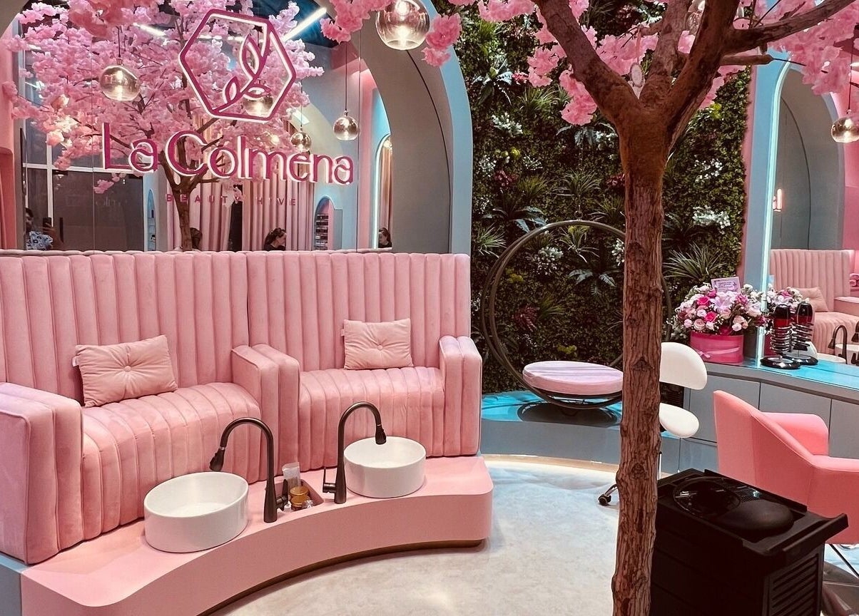 Elegant pink salon interior with floral decor at La Colmena Beauty Hive, Dubai, Dubai, AE.