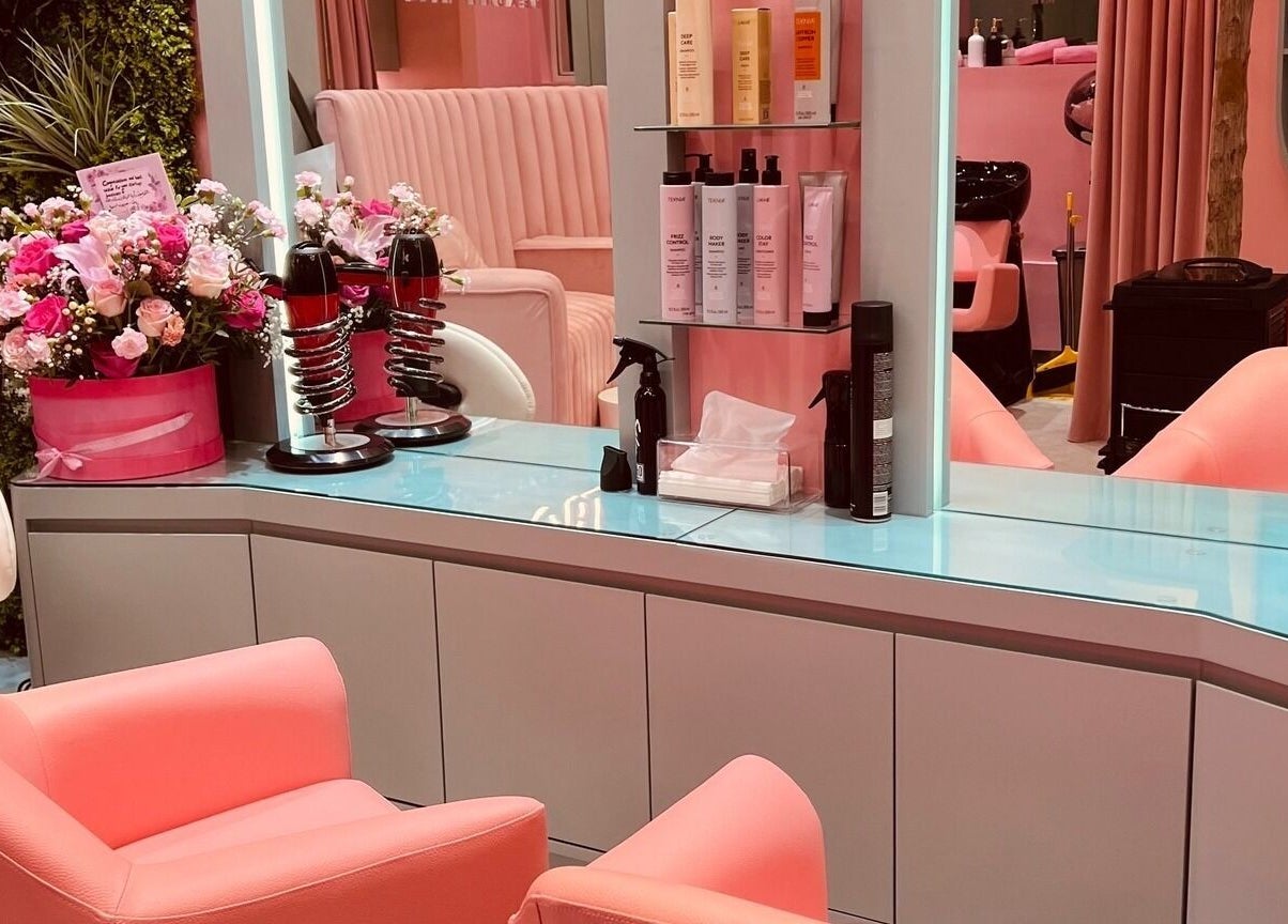 Modern beauty salon interior with pink chairs and floral decor at La Colmena Beauty Hive, Dubai, Dubai, AE.