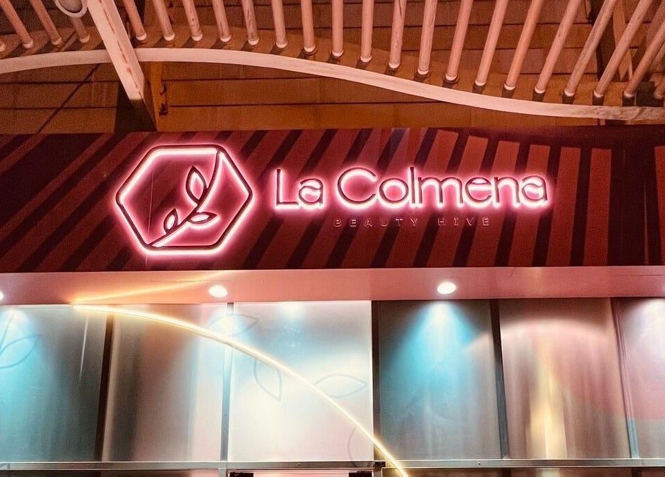 La Colmena Beauty Hive's illuminated neon sign at Dubai, Dubai, AE, showcasing elegant design.
