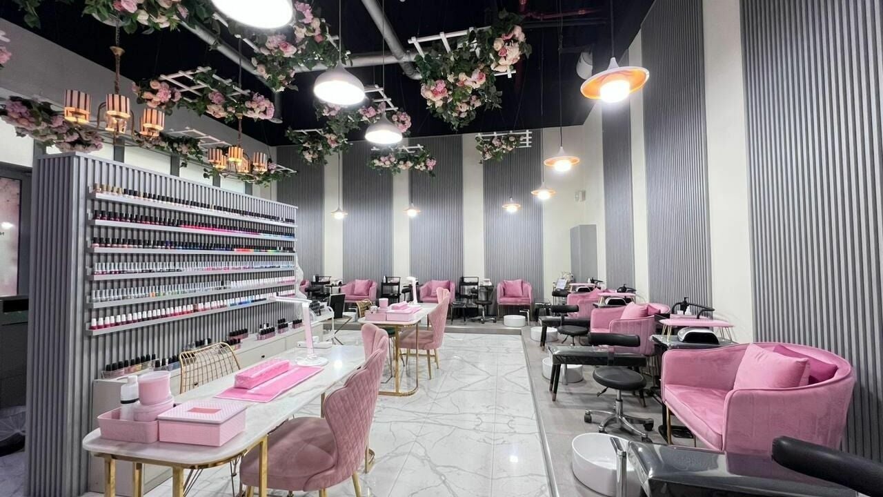 Best salons for Russian manicures in جميرا, Dubai
