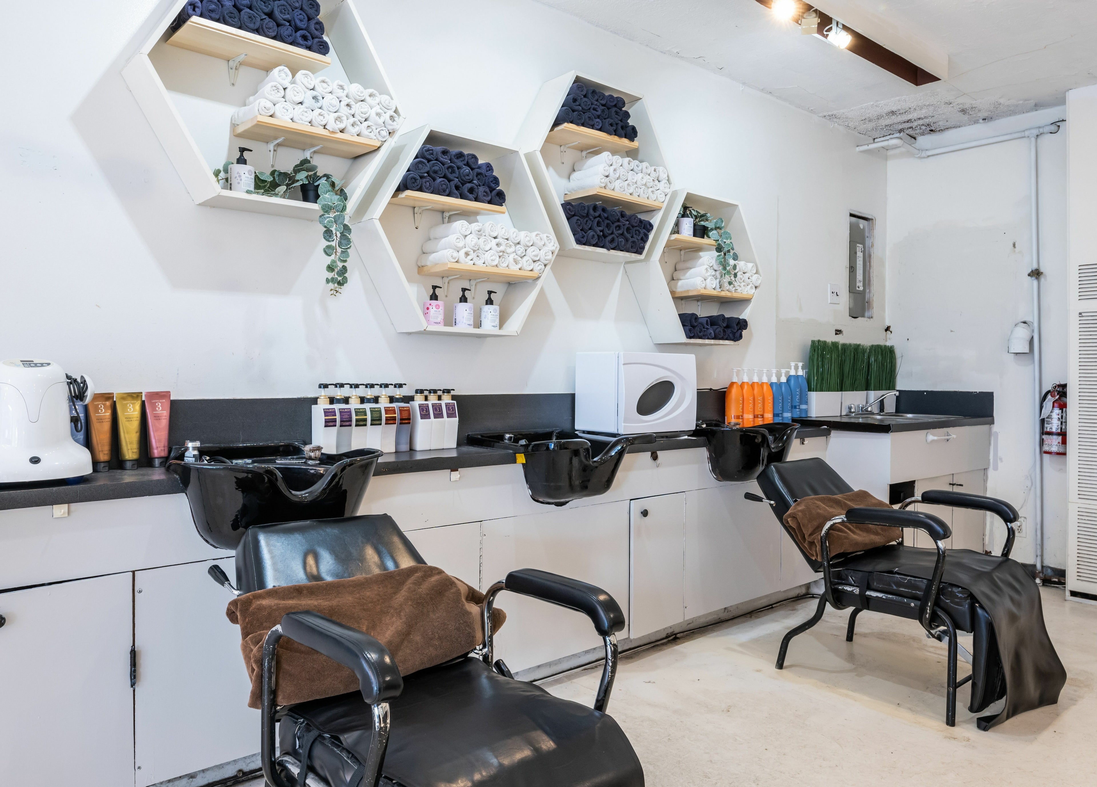 Modern styling stations at Hive Hair Spa at Oak in Vancouver, British Columbia, CA, showcasing sleek design and elegance.