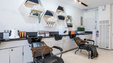 Hive Hair Spa at Oak, bilde 2