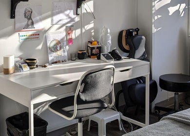 Modern desk at Ugnayan Pratique Holistique (Snowdon), Montréal, Québec, CA with anatomical charts.