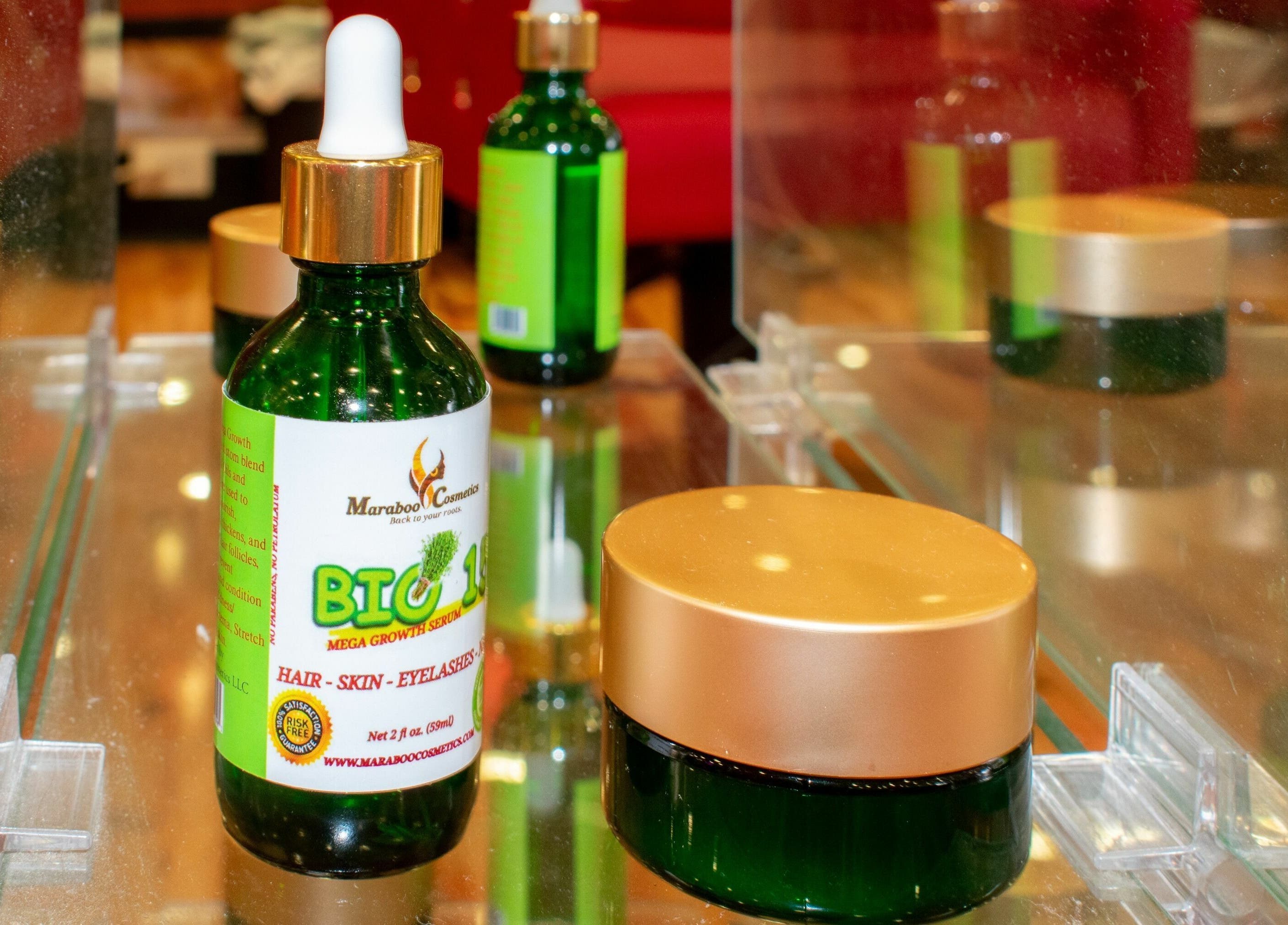 NADEGE CREATION - RANDOLPH showcases glass serum bottles in Randolph, Massachusetts, US, enhancing beauty care.