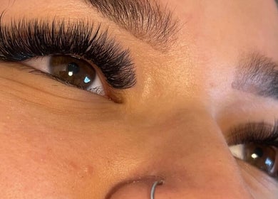 Closeup of voluminous lashes by Erin’s Lashes - Beauty Evolution, Somerville, Victoria, AU.