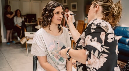 Natasha Quinton Mobile Hairdresser applying makeup in Edenbridge, England, GB.