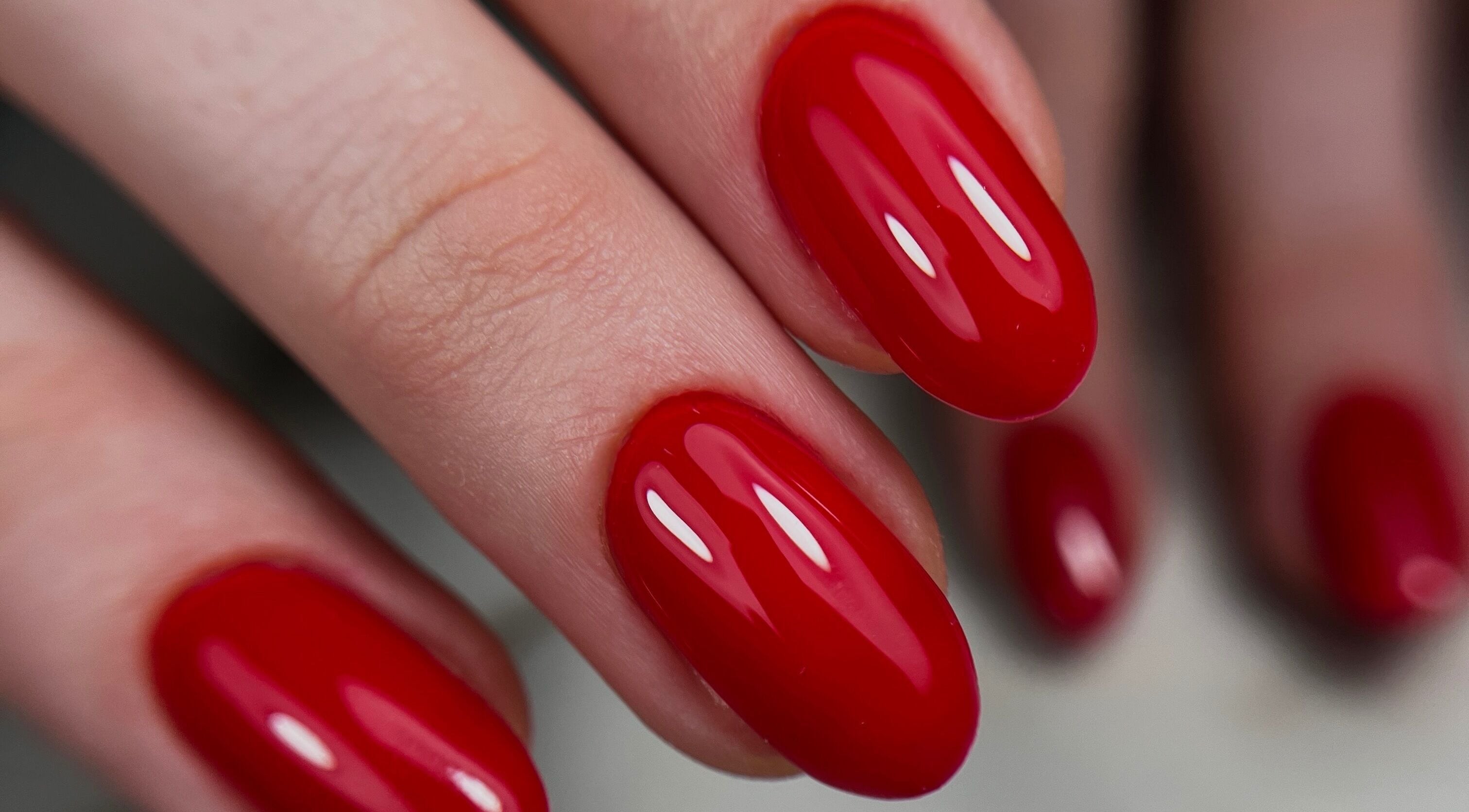 Stylish red gel manicure at Gelvibes, Montréal, Québec, CA, offering expert nail services.