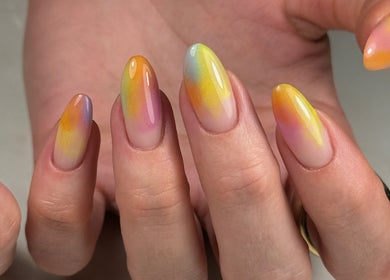 Colorful gradient nails showcased at Gelvibes, Montréal, Québec, CA, enhancing beauty and wellness trends.