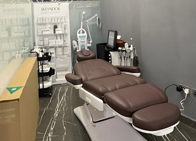 Luxury treatment room at Bekky Barber - Marina View in Dubai, Dubai, AE equipped with modern wellness tools.