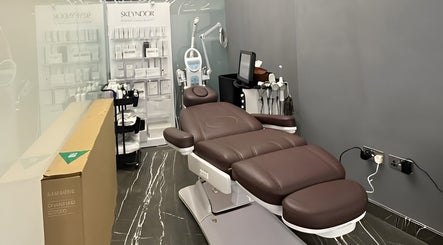 Luxury treatment room at Bekky Barber - Marina View in Dubai, Dubai, AE equipped with modern wellness tools.