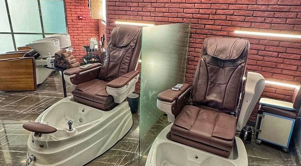 Pedicure chairs at Bekky Barber - Burj Vista, inviting relaxation in دبي, دبي, AE.