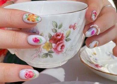 Elegant floral nail art at Fitzroy - Mitty Nails & Beauty, Melbourne, Victoria, AU. Perfect manicure with a teacup.