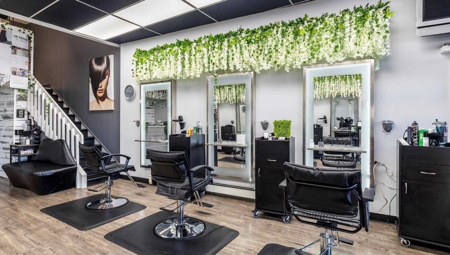 Immagine 1, Michele’s Station Square Hair Salon