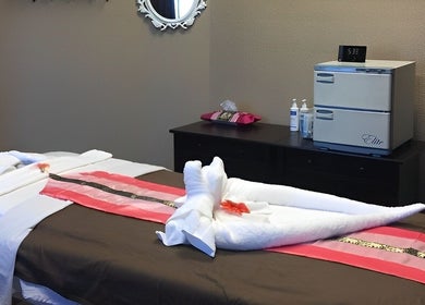 Tranquil massage room at Sawasdee Thai Spa, Las Vegas, Nevada, US with neatly arranged towels and relaxing decor.