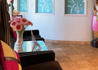 Inviting lounge area at Sawasdee Thai Spa in Las Vegas, Nevada, US with vibrant flowers and Thai decor.