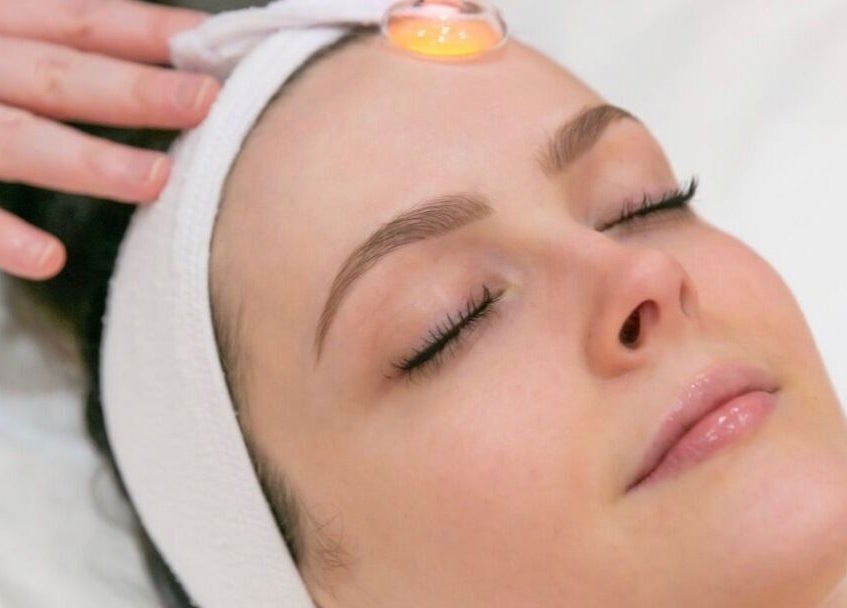 Tratamiento facial relajante en Laura Sandoval Studio, Tecate, Baja California, MX.