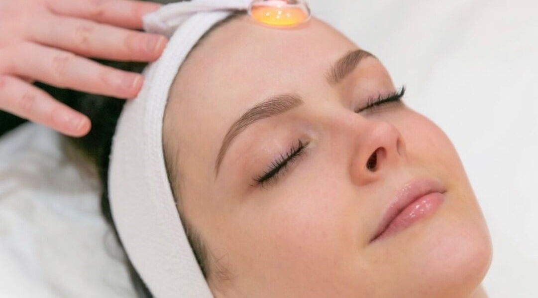 Tratamiento facial relajante en Laura Sandoval Studio, Tecate, Baja California, MX.