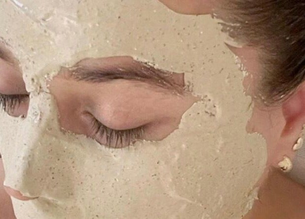 Tratamiento facial en Laura Sandoval Studio en Tecate, Baja California, MX. Piel rejuvenecida.