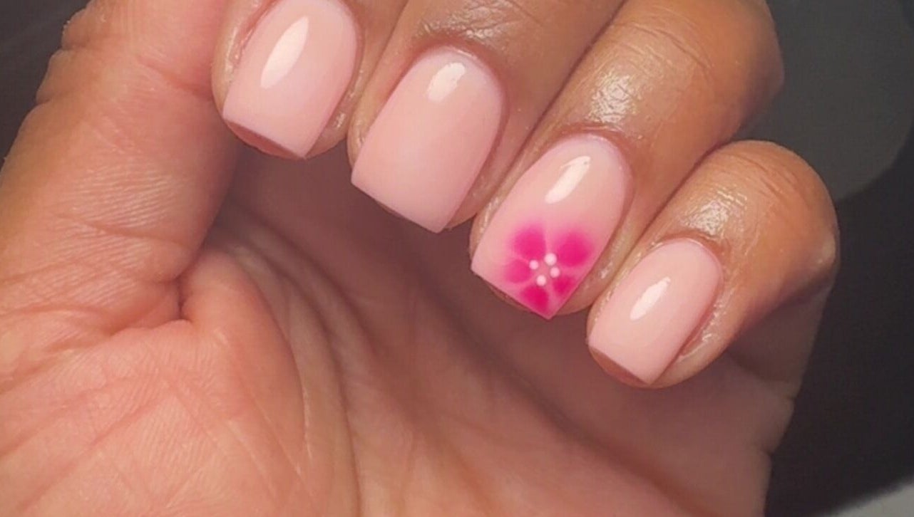 Manicured nails with pink floral design at It’s a Gel Thing, Birmingham, England, GB.