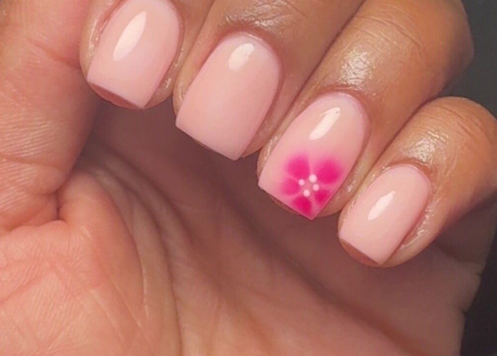 Manicured nails with pink floral design at It’s a Gel Thing, Birmingham, England, GB.