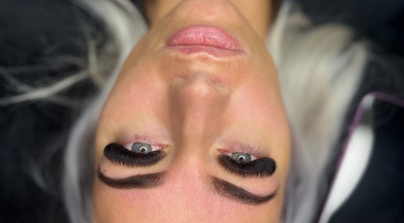 Belfast Brows And Lash Extensions image 3