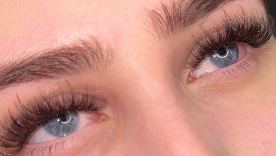 Belfast Brows And Lash Extensions image 1