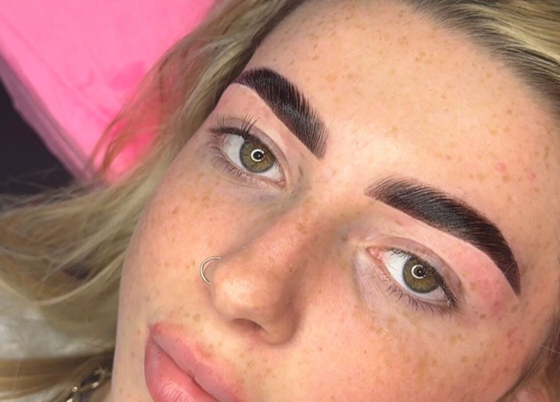 Styled brows at Belfast Brows & Lash Extensions, Belfast, Northern Ireland, GB showcasing precise styling.