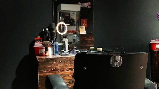 Buffalo's Barber Shop Golden Shave Barber