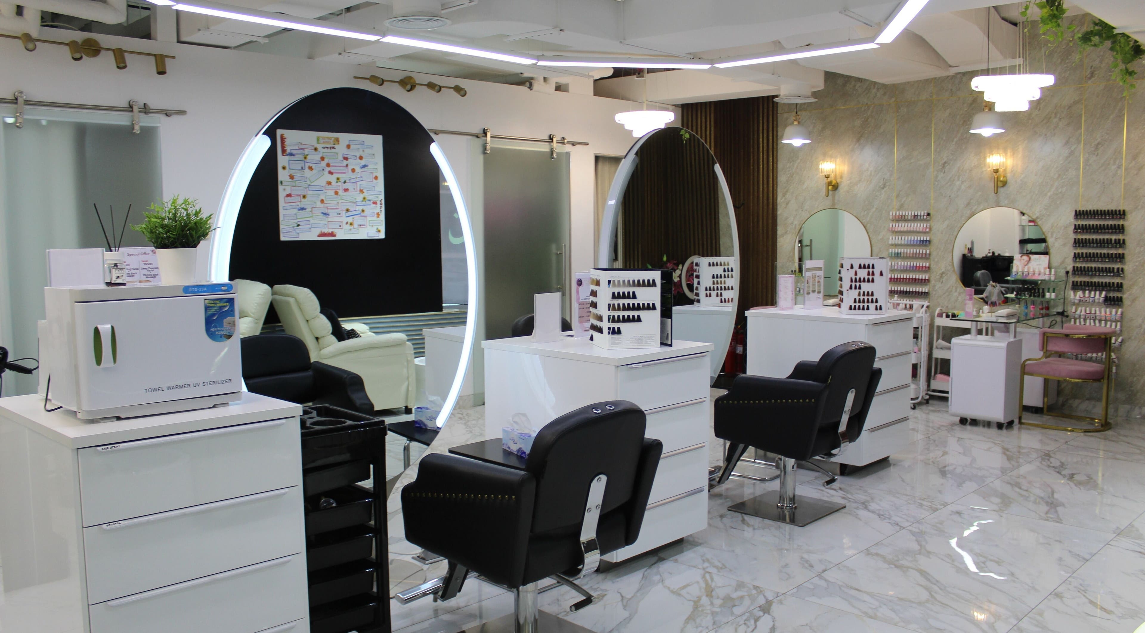 Modern salon chairs and mirrors inside Top 5 Beauty Salon, Dubai, AE, showcasing a sleek and stylish design.