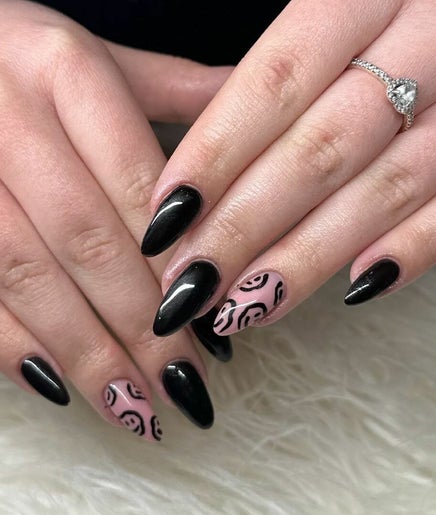 Nails by Aston (not currently taking on new clients) imaginea 2