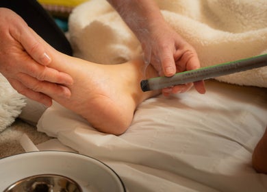 Séance de moxibustion au centre Carquefou, Pays De La Loire, FR, offrant détente et bien-être.
