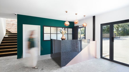 Accueil moderne chez Morgane Di Bella-Sucé sur erdre, Sucé-sur-erdre, Pays De La Loire, FR avec décoration chic.
