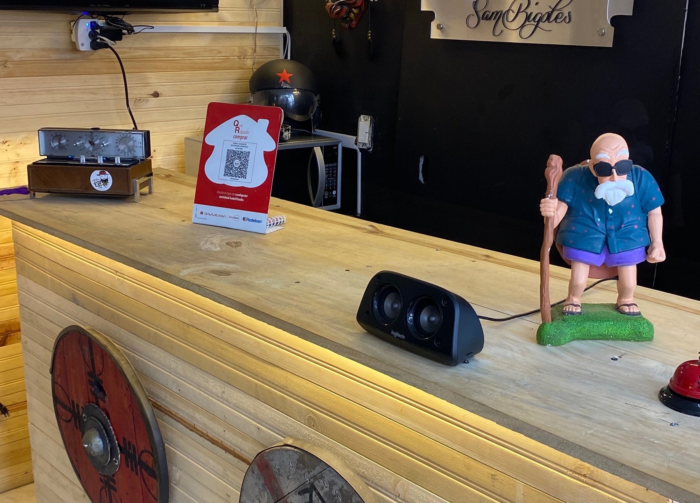 Mostrador detallado en Cut Art Sam Bigotes, Bogotá, Bogotá, CO, con decoración única y tecnología.