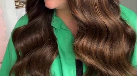 Studio Nineteen Hair image 3