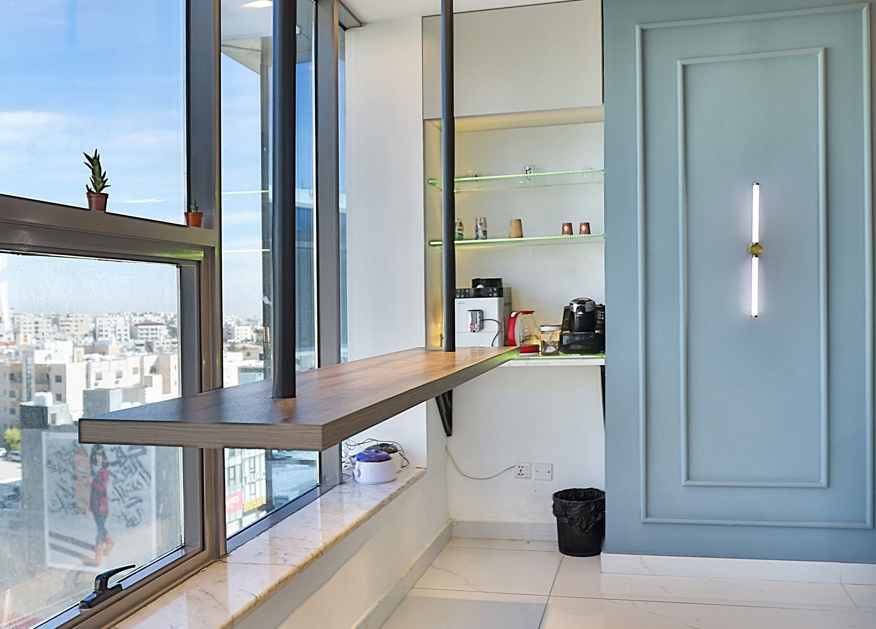 Bright lounge area at Signature Men's Spa By Mostafa, Amman, Amman Governorate with city views.